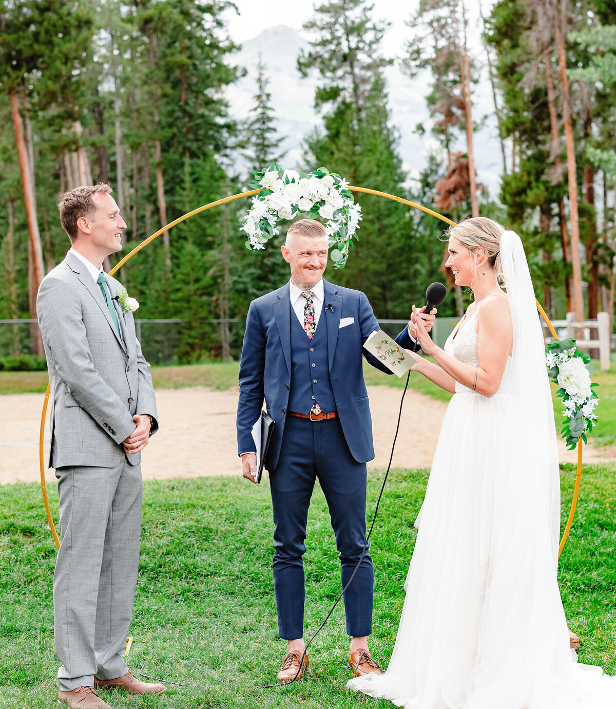 colorado-outdoor-wedding-ceremony-spring-flowers