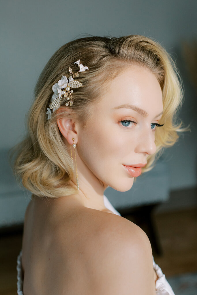 Vera Comb  by Joanna Bisley Designs photographed by Tess Lucas Photo. Featured on the Brontë Bride Vendor Guide.