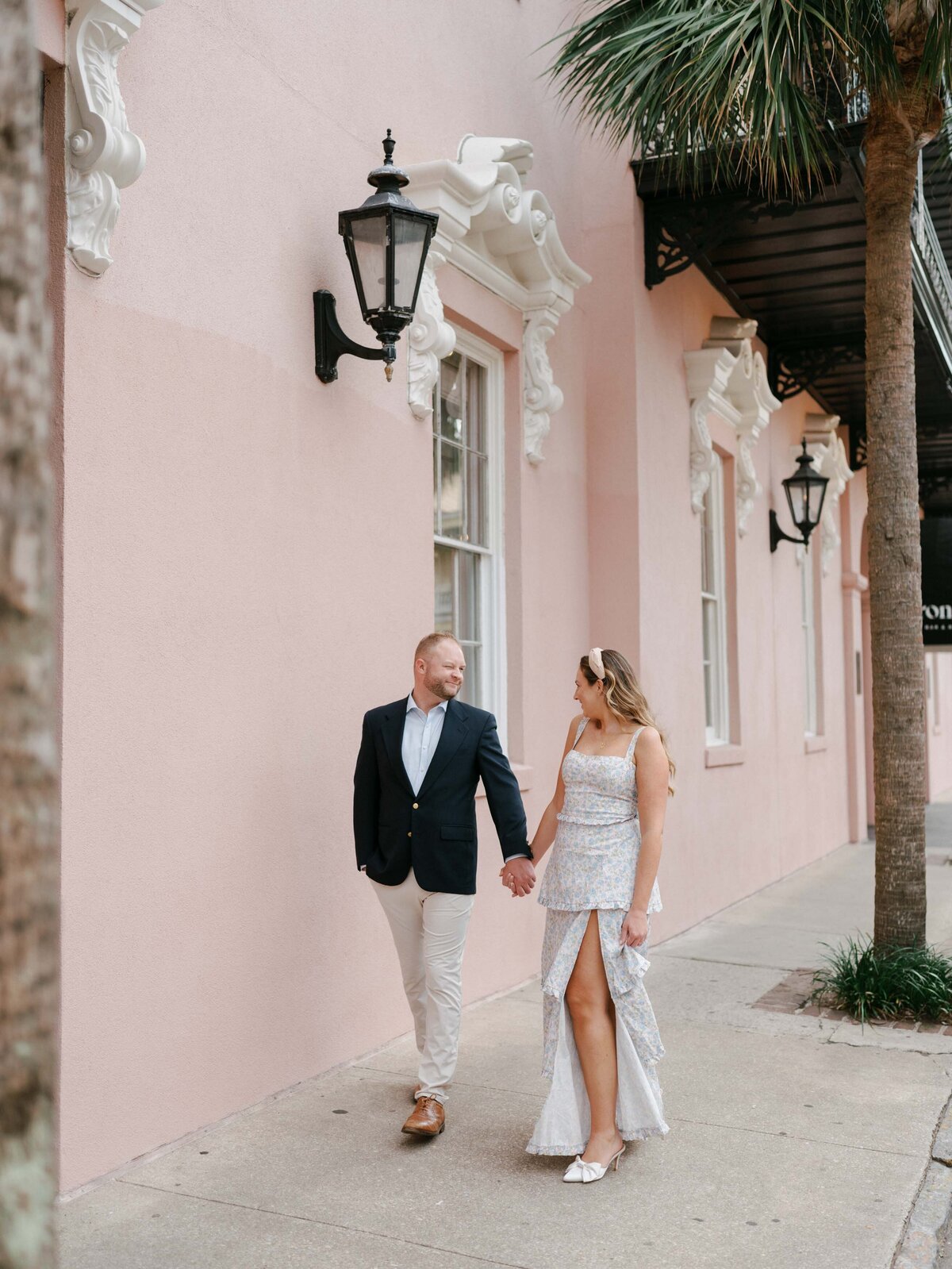 downtown-charleston-engagement-session-meg-andrew-010