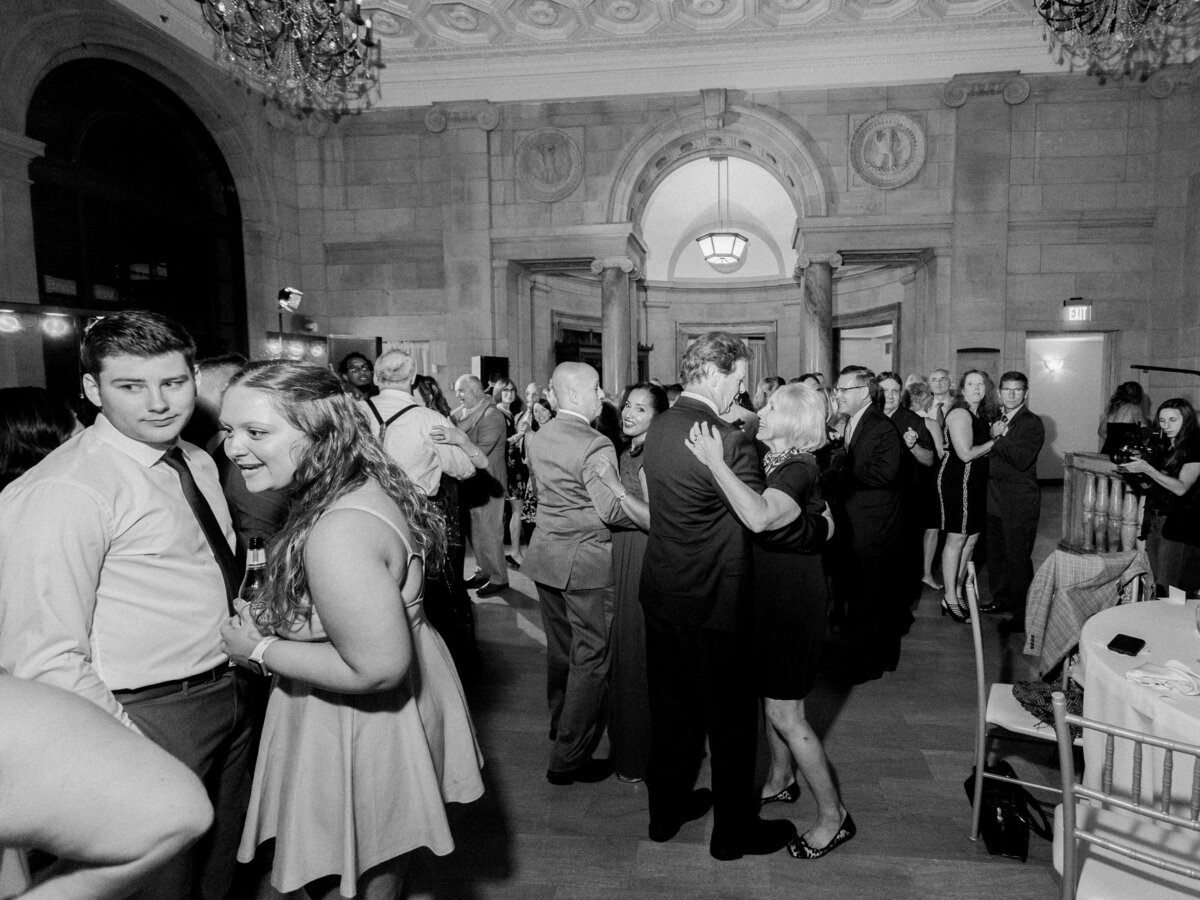 2021_08_07-Ariel-Pearl-Center-Wedding-Halle-Carter-Dancing-44