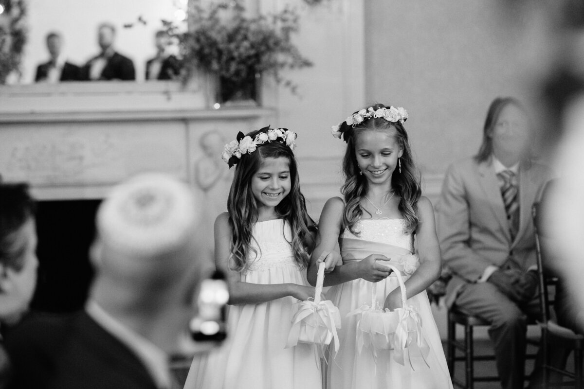 Midtown+New+York+Winter+Wedding+Inspiration+Luxury+NYC+Wedding+Photographer+Photography+Kate+Neal+Photo-3