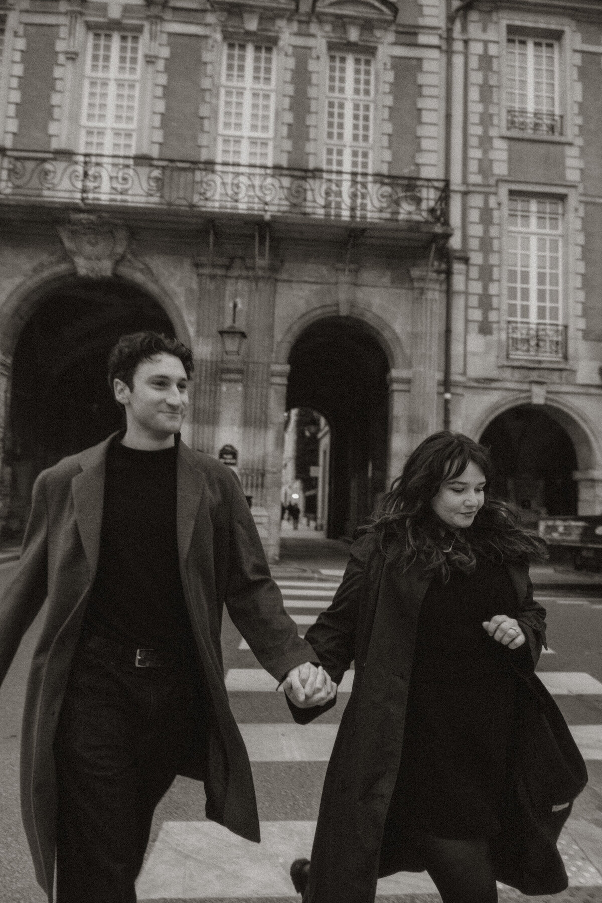 snowy-couples-photoshoot-place-des-voges-paris-25