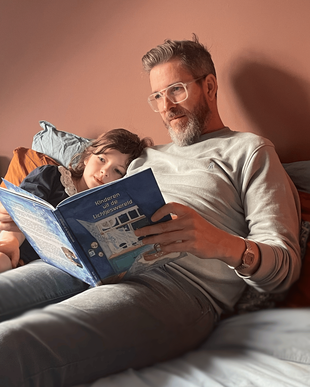 3 voorlezen, vader-leest-voor, voorlezen-is-leuk, kinderen-uit-de-lichtjeswereld
