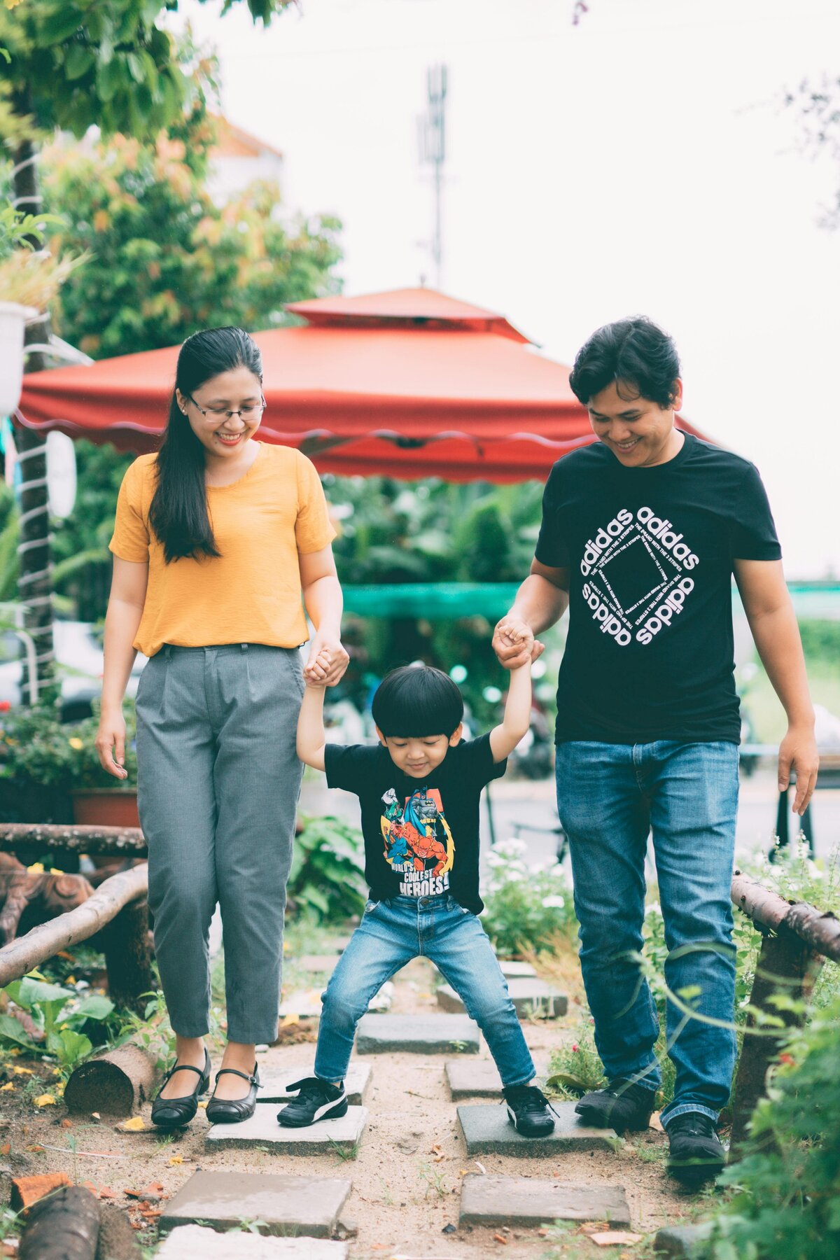 parents walking with son