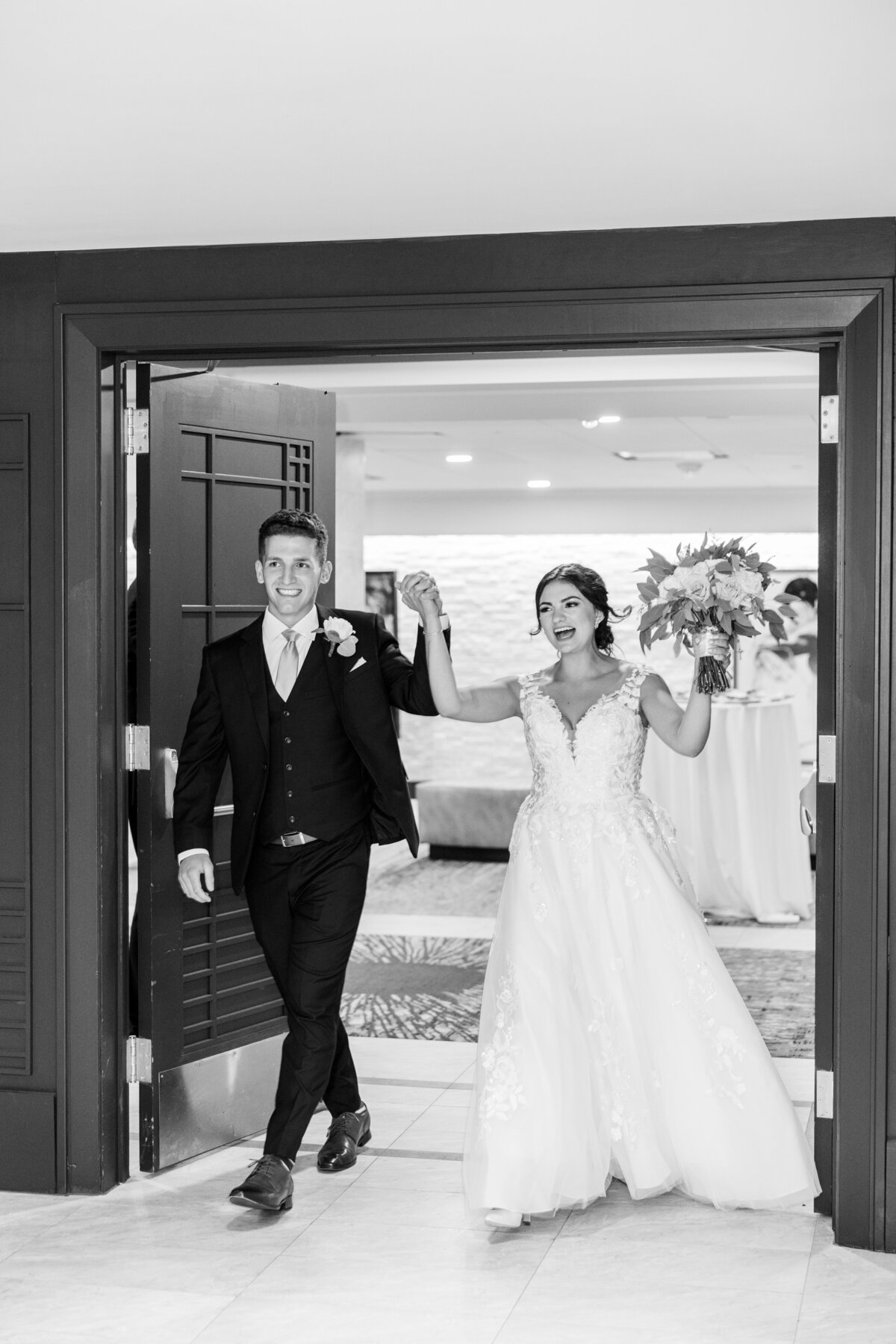 detroit-downtown-wedding-michigan-bride-groom-sweetest-heart-of-mary-church32