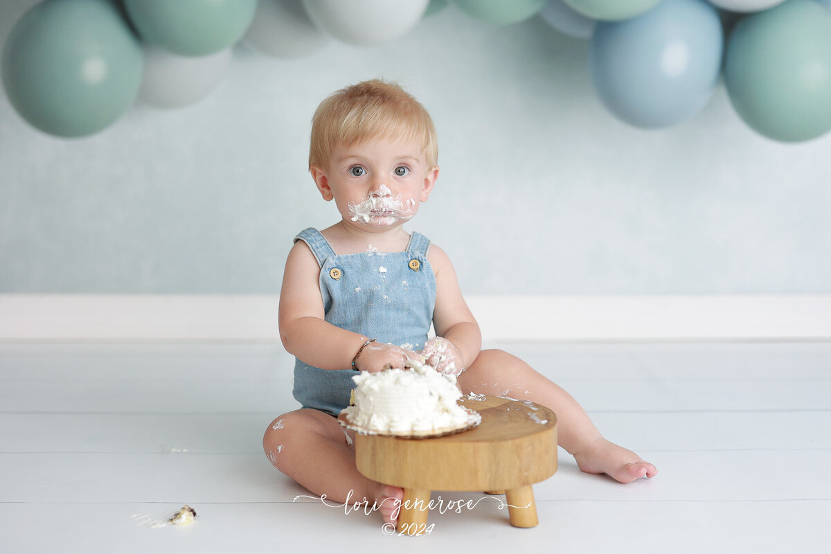 lehigh-valley-photographer-lori-generose-lg-photography-first-birthday-cake-smash-boy-palmerton-pa