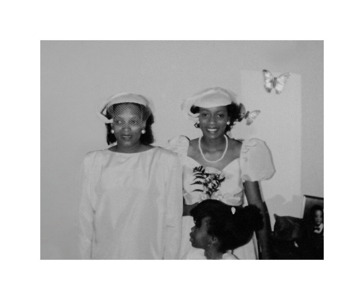 southern house wedding in west blocton alabama. Classic hats and pearls. 1980