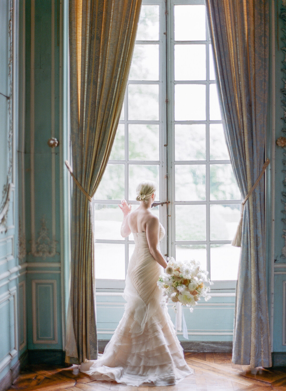 Jennifer Fox Weddings English speaking wedding planning & design agency in France crafting refined and bespoke weddings and celebrations Provence, Paris and destination Laurel-Chris-Chateau-de-Champlatreaux-Molly-Carr-Photography-42