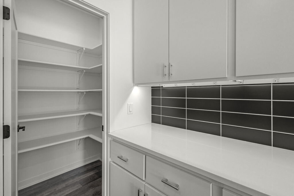 walk_in_pantry
