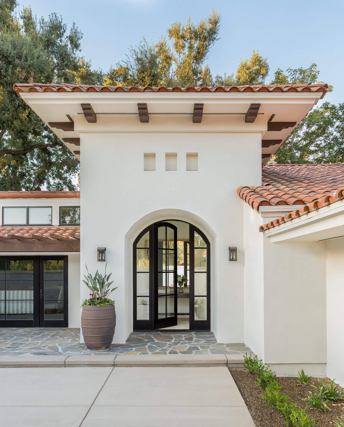 modern-spanish-home-arched-black-door-tile-pathway