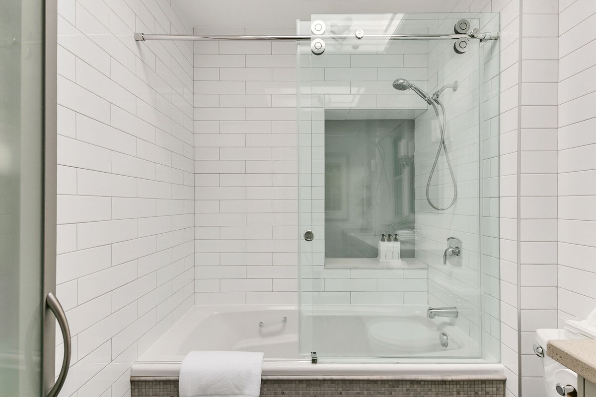 46-web-or-mls-44_002_Bathroom