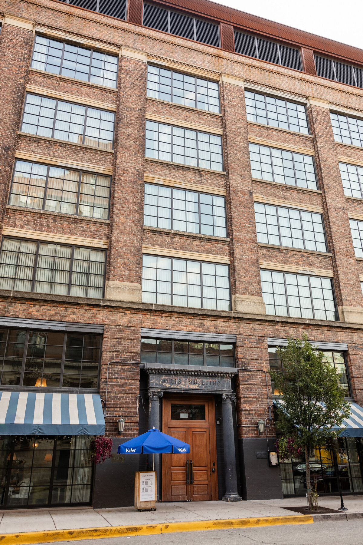 intimate-chicago-elopement-wedding-hoxton-hotel-photos-1