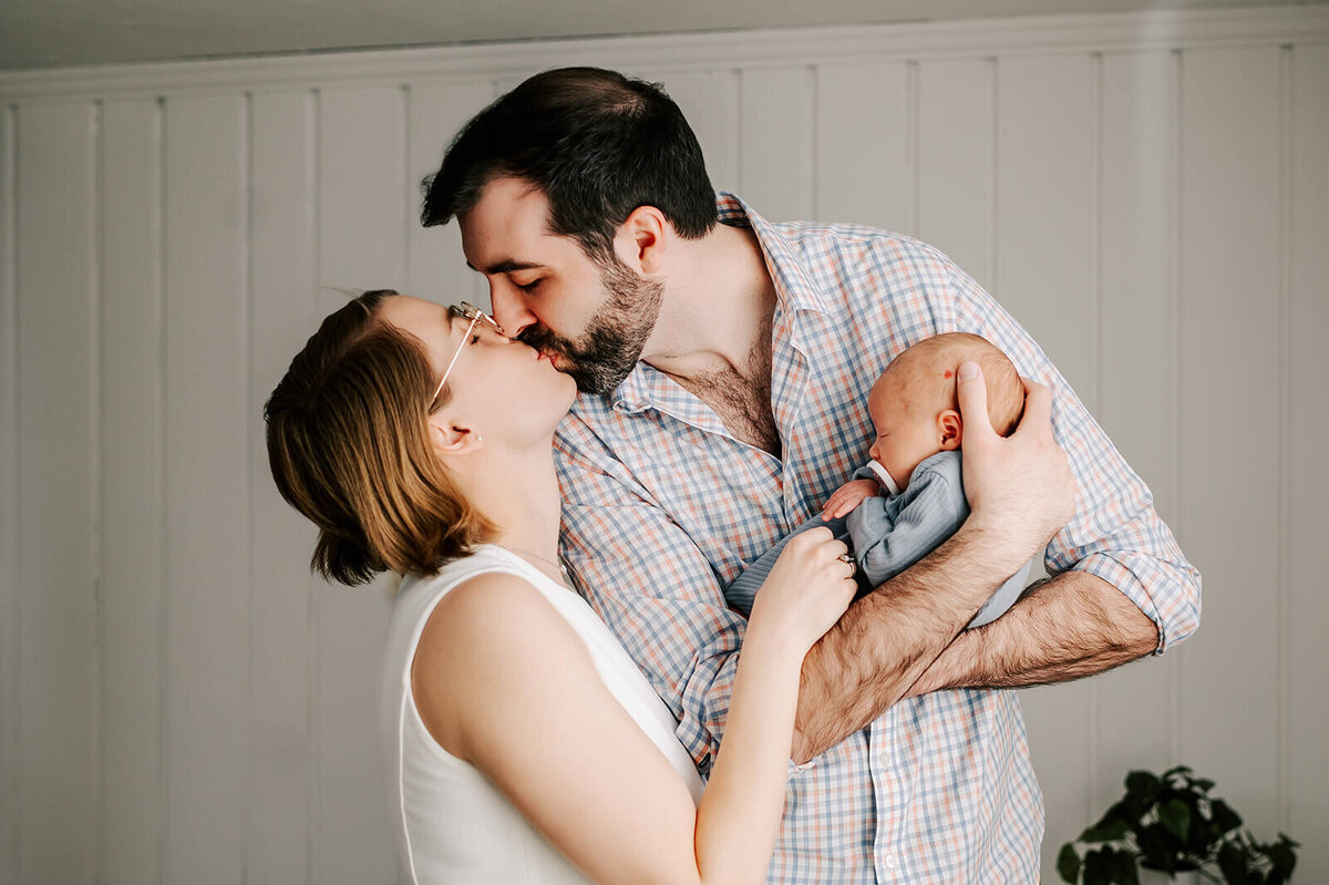 greensboro-newborn-photographer-lifestyle-studio-105