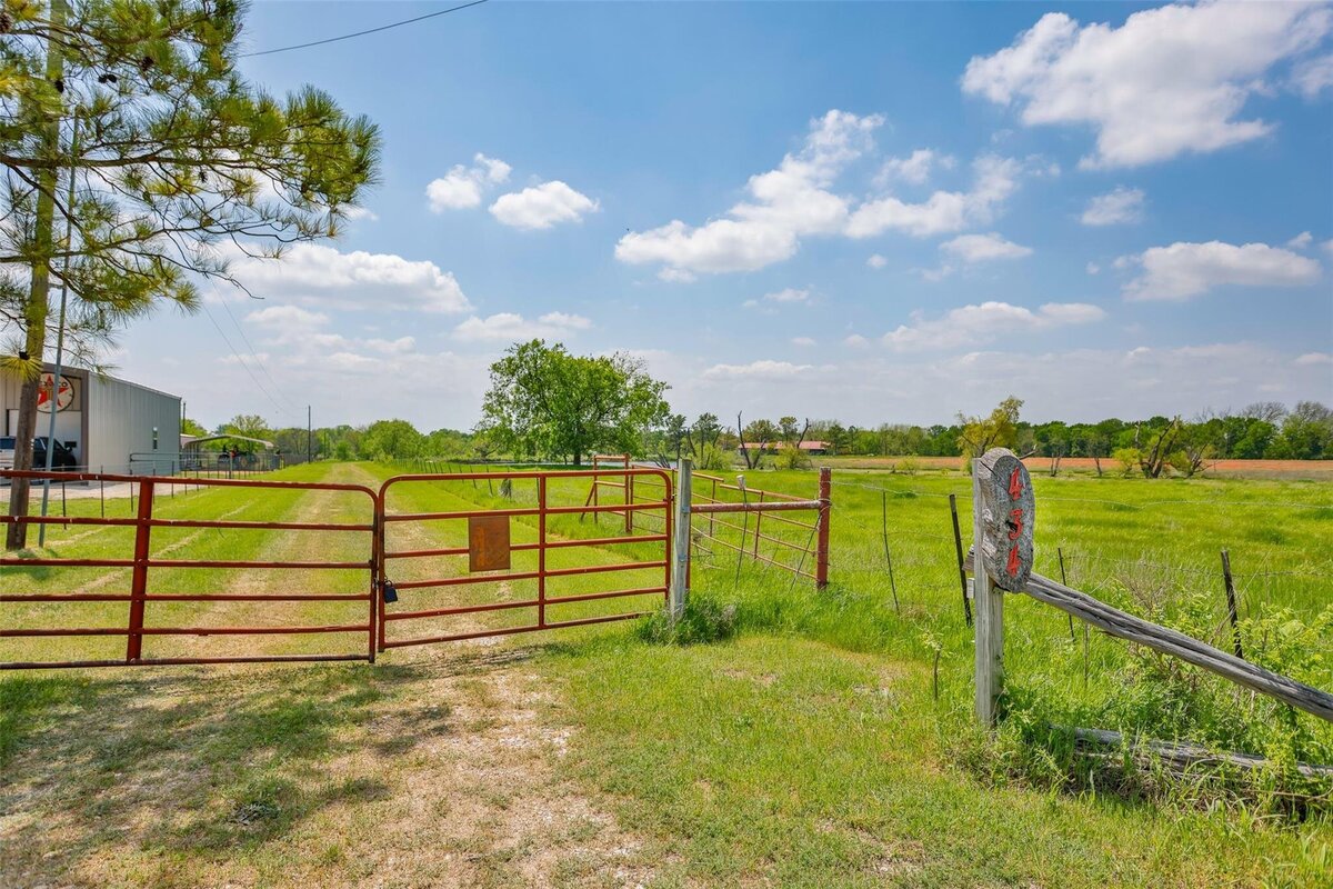 22 Acre property for sale near  Ray Roberts Lake in Valley View Texas