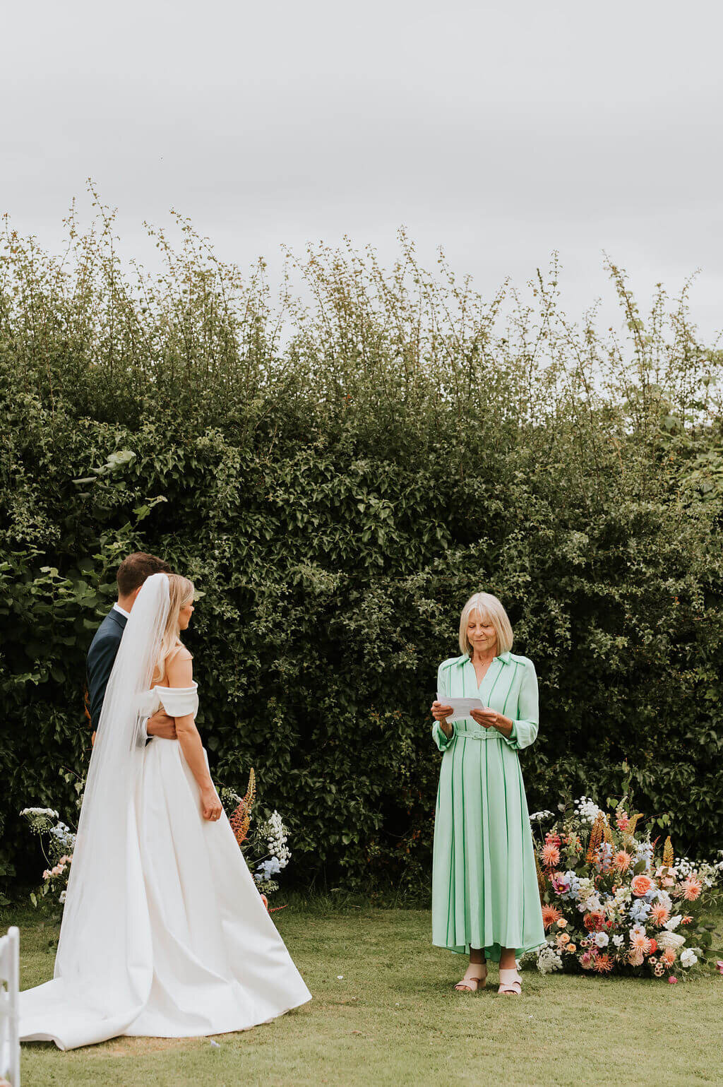 Issy-and-Bella-Floral-Design-Wedding-Florist-Herefordshire-Broadfield-Court-j&N51