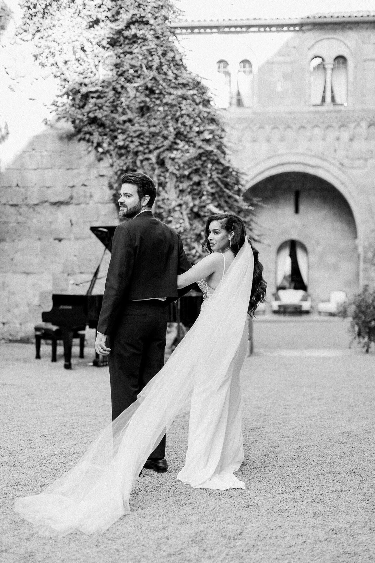 Maïlys Fortune Photography Husband Wife Wedding Weddings Photography France Switzerland Italy Timeless Dreamy Imagery Bilingual French English Destination Weddings Destination Wedding Provence French Riviera Paris Lake Como Tuscany90