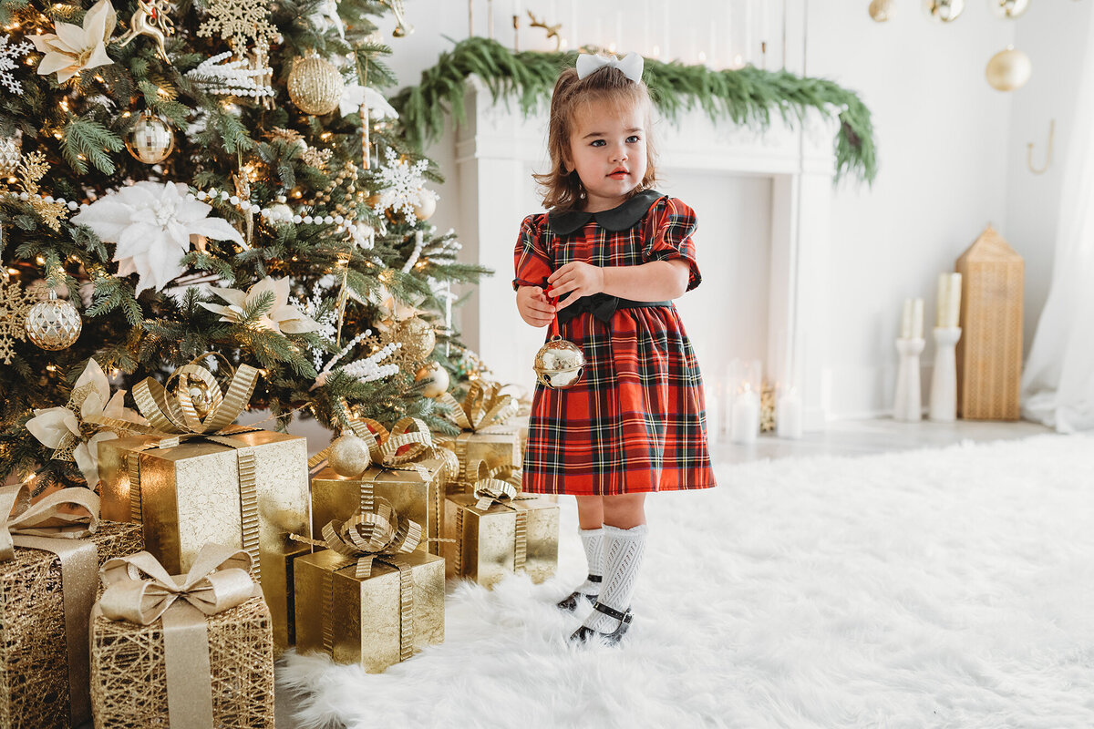 Children pose for Holiday Mini Session in Charleston, SC Photography Studio.