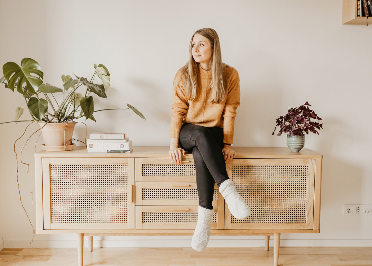 Barbora is sitting on a table