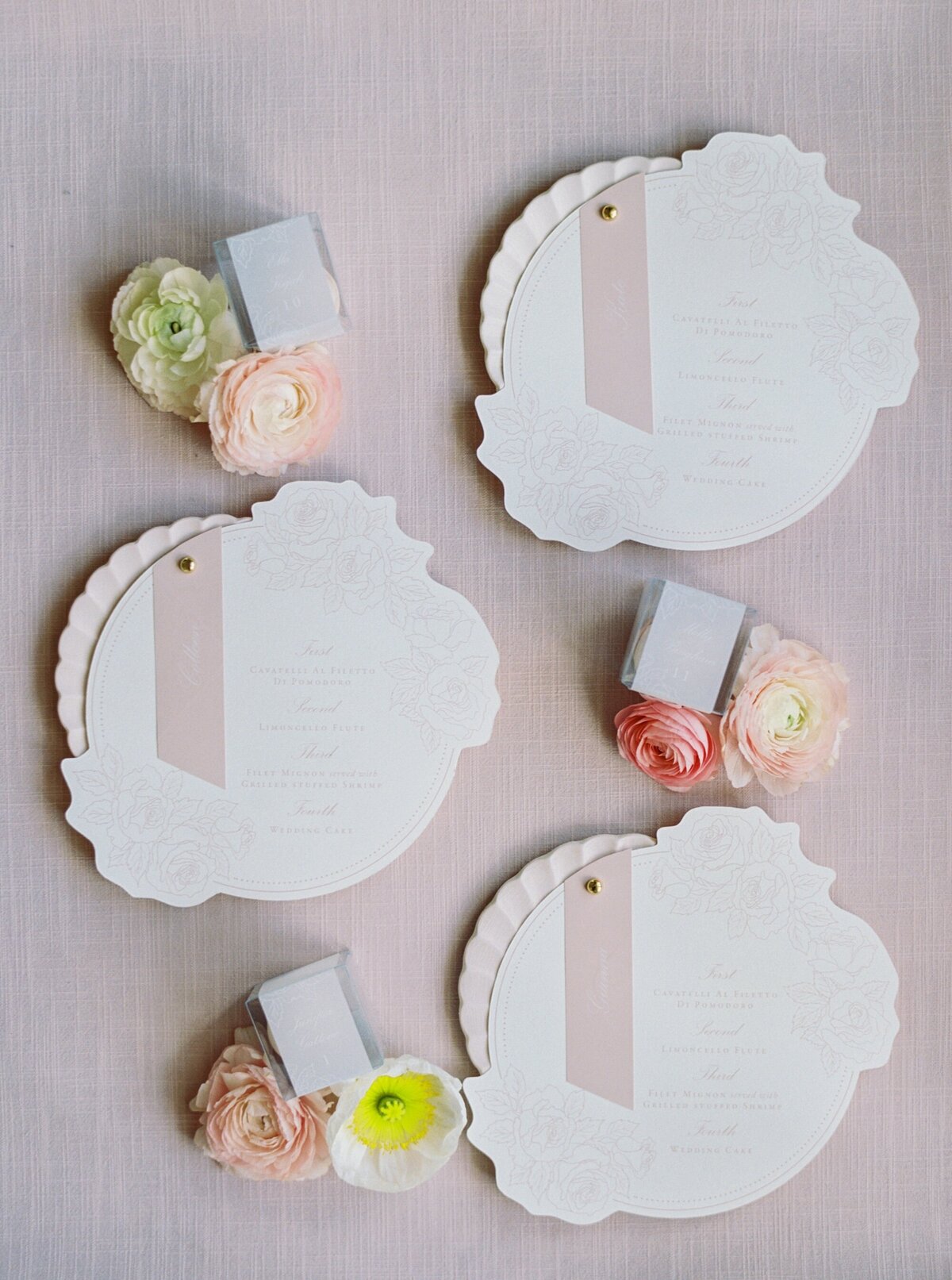 wedding-menu-flower-shape-round-blush