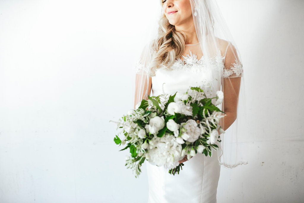 white bridal bouquet