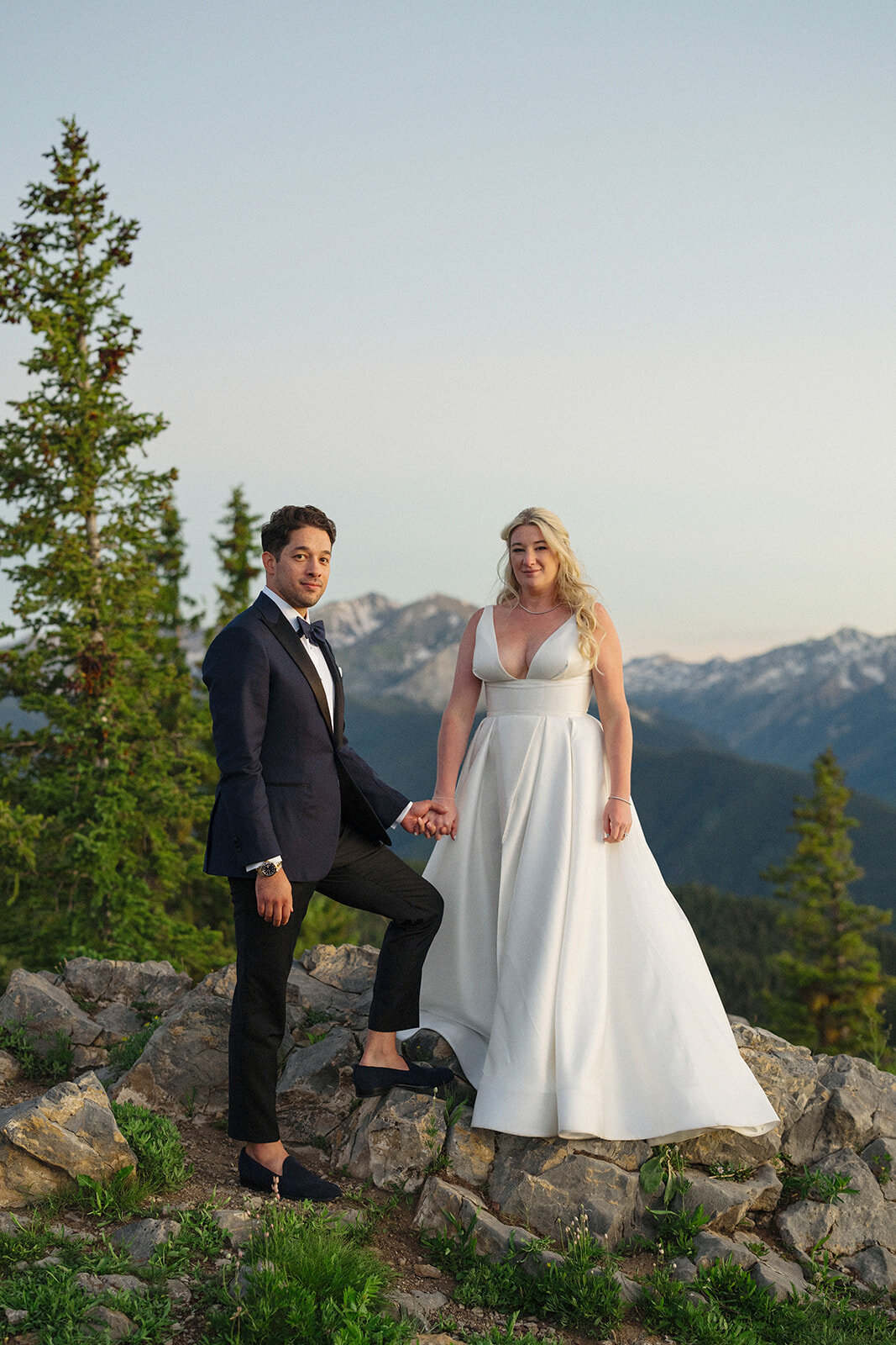 nelwyweds-during-golden-hour-lighting-aspen-HBICWeddings