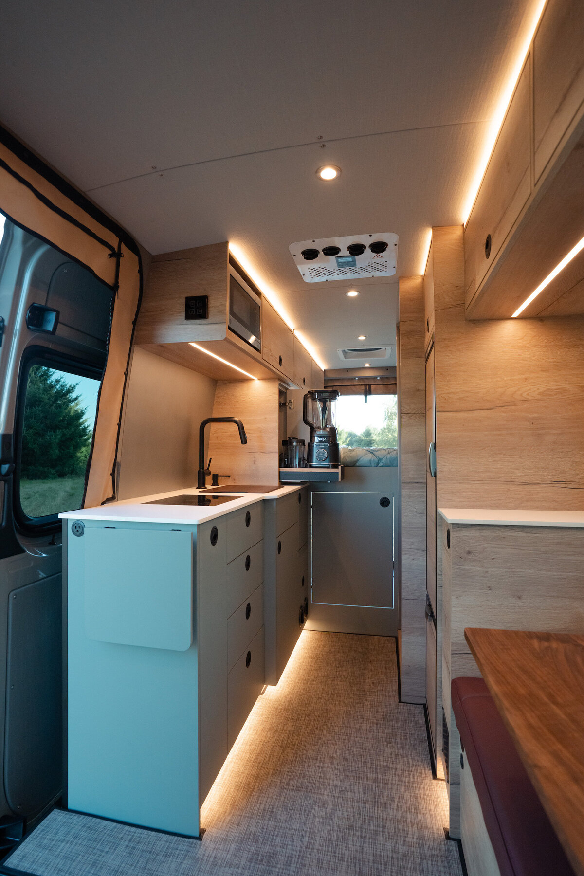 2_CeCeVan122_BenchmarkVehicles2025CeceVan122_BenchmarkVehicles2025_DSC3687