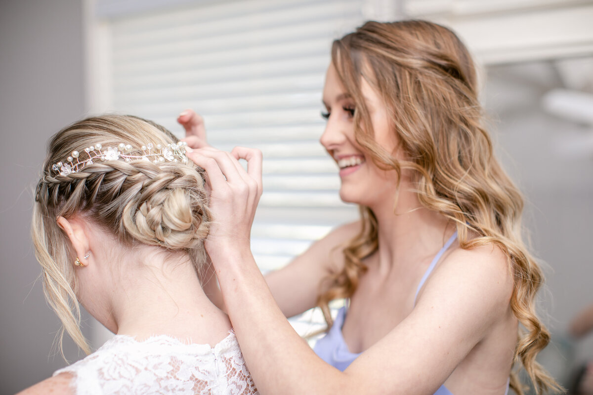 bridesmaid helps finish hair pins at La Dolce Vita in New Braunfels  Texas