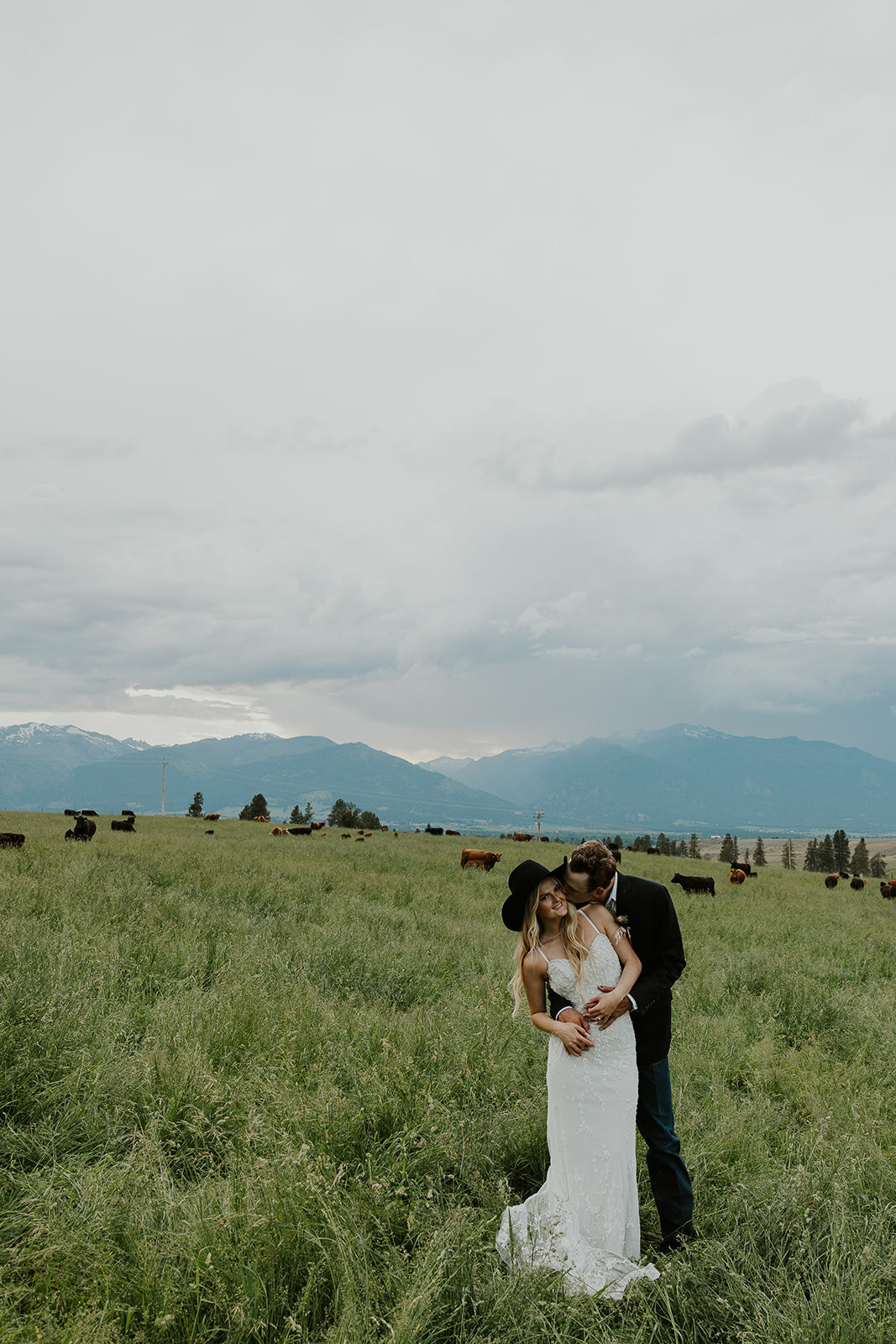 presley-gray-cowboy-luxury-montana-wedding-9088
