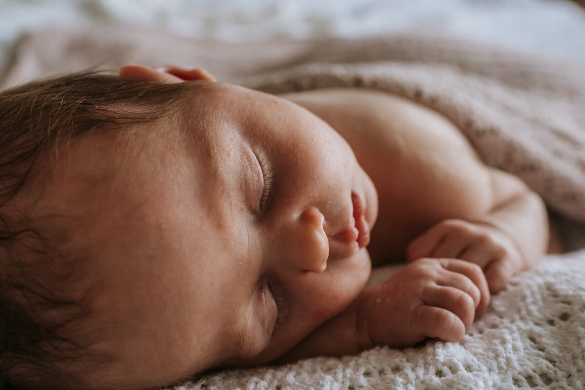 newborn-birth-photographer-doula-buckinghamshire-23