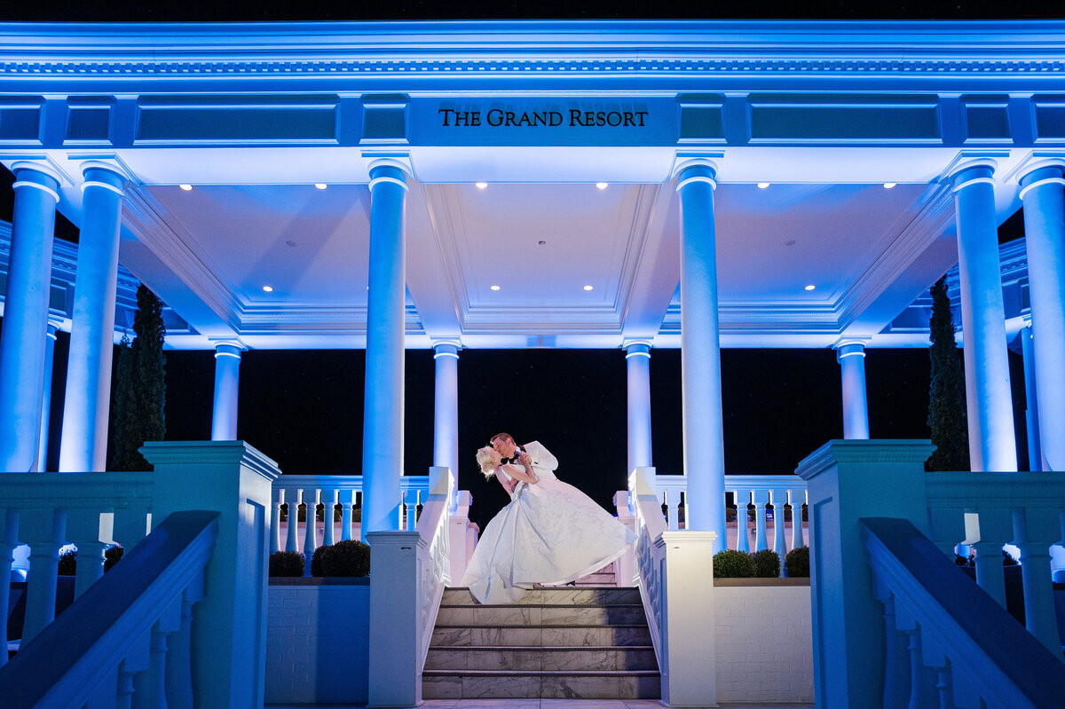 wedding photo at the roman baths The Grand Resort warren ohio