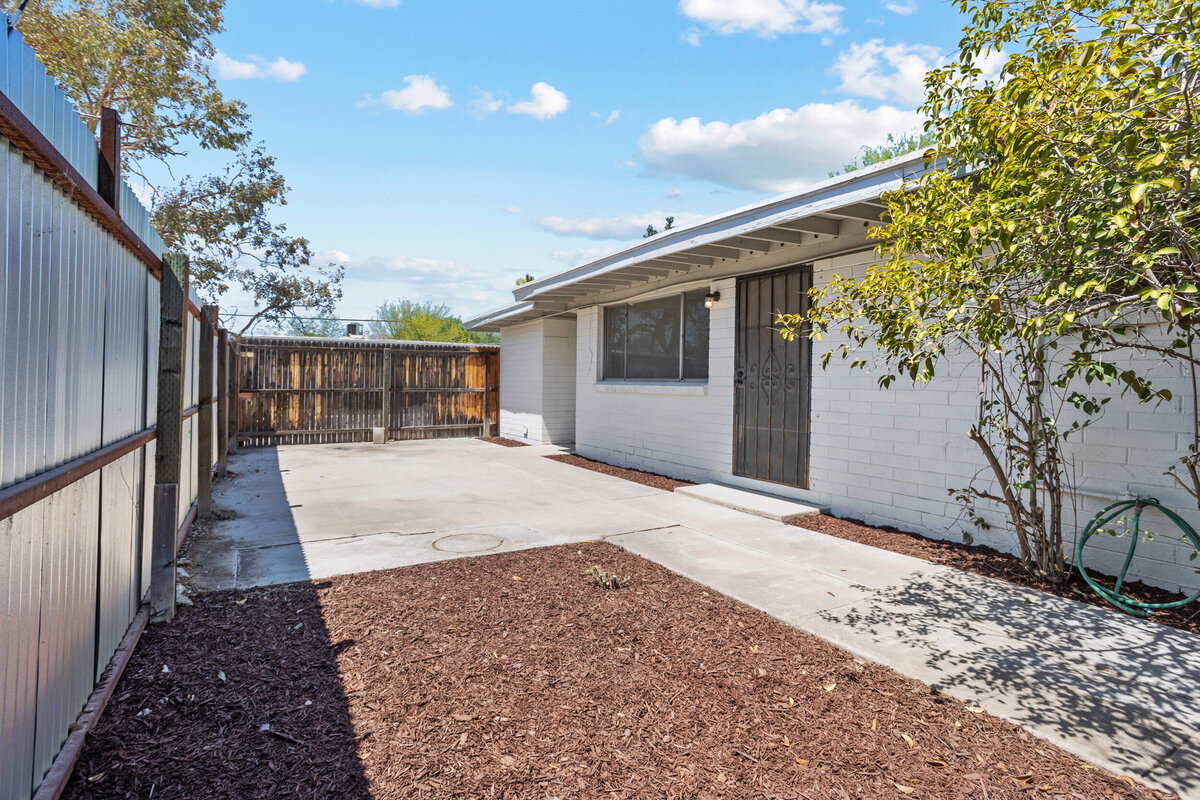 14_1527 e blacklidge dr-12