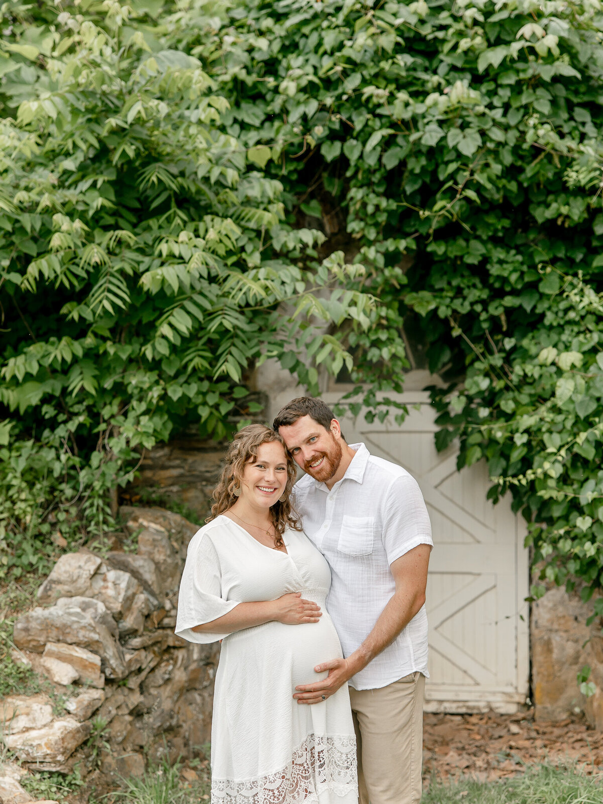 Portrait of a couple embracing and holding the belly of the pregnant woman