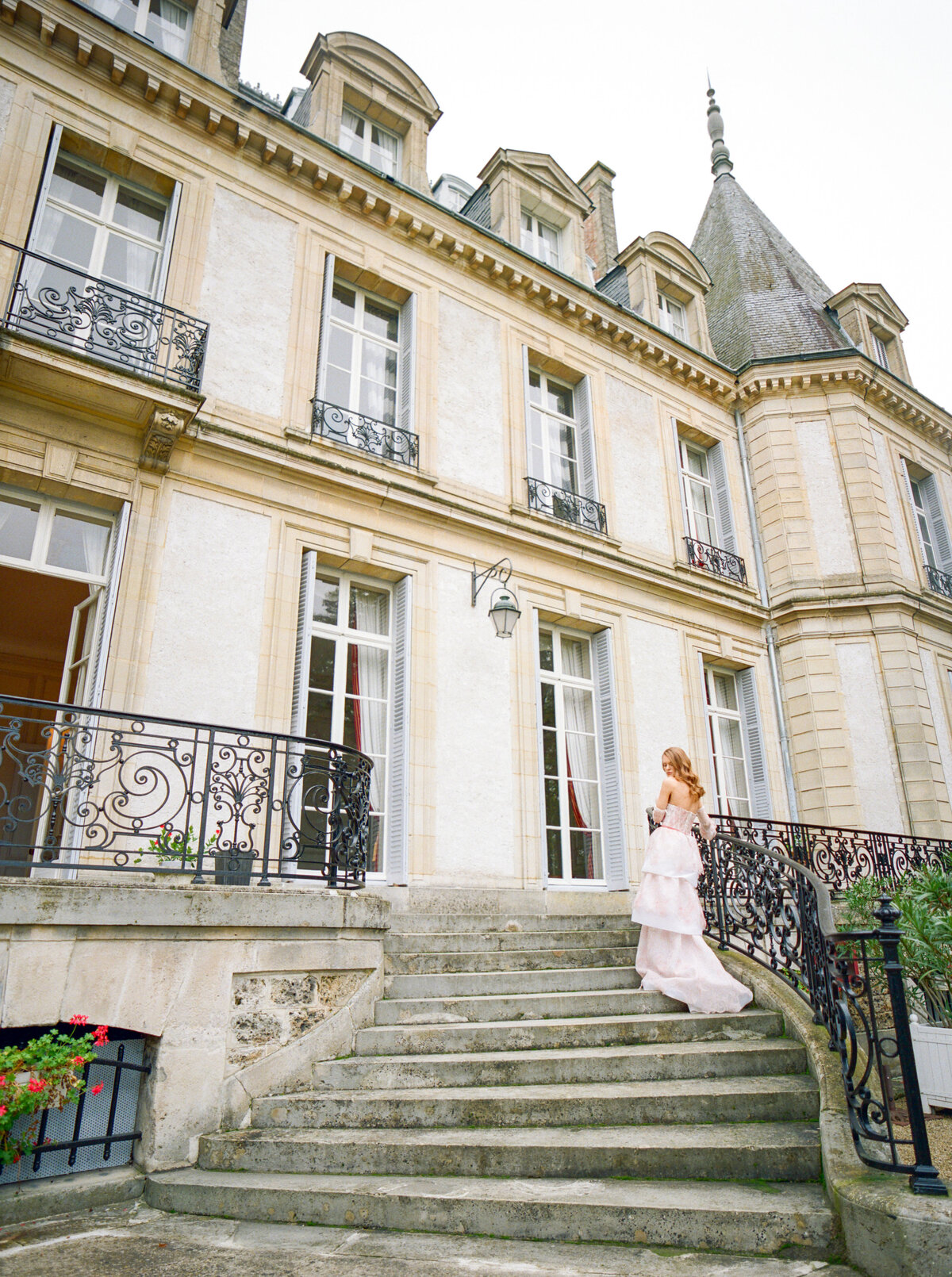 Bridal session at Château Bouffémont photographed by Lake Como Wedding photographer