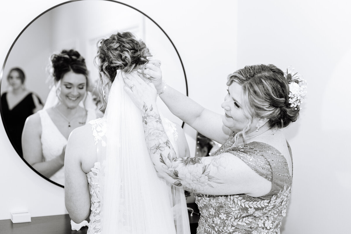 KatieandCal_GettingReadyandFirstLooks_RachaelReidPhotography_-155