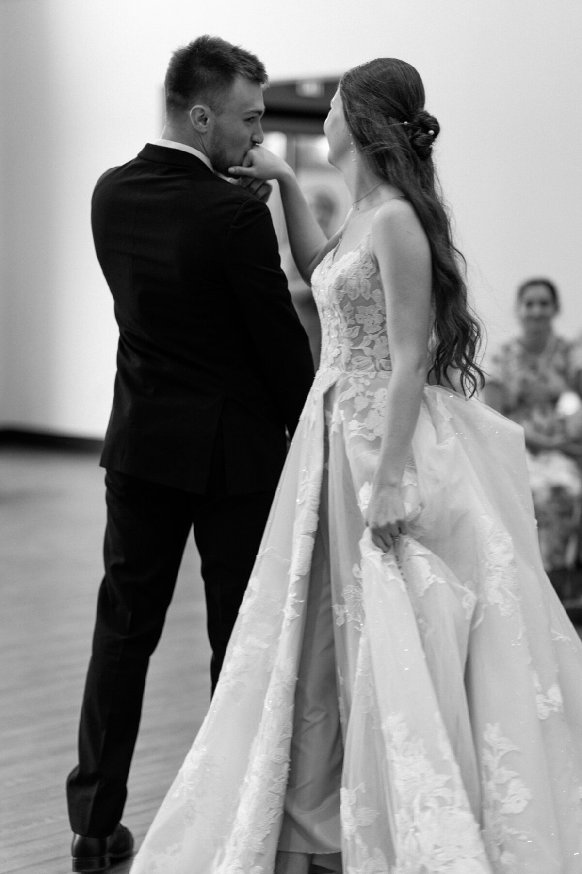 kraber-the-gathering-grounds-iowa-wedding-140