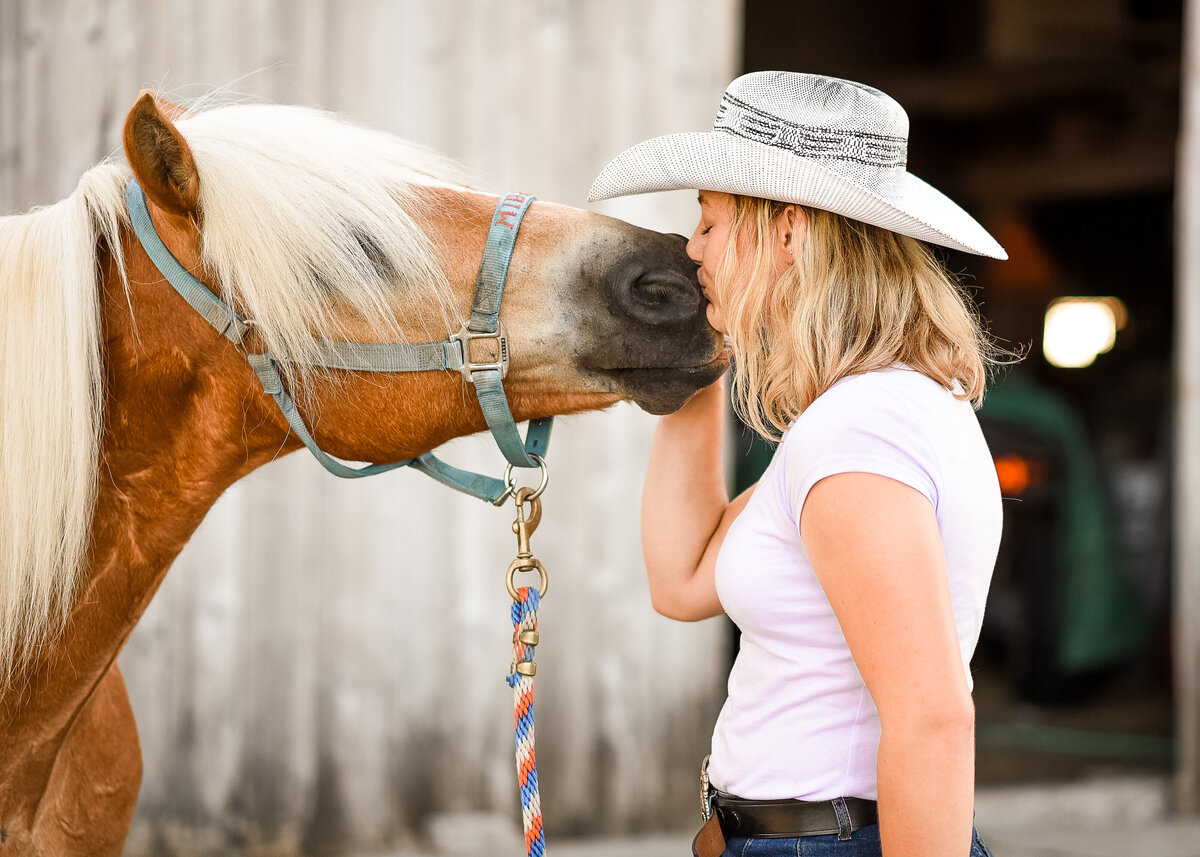 MKVPhotography_Samantha&Horses-098