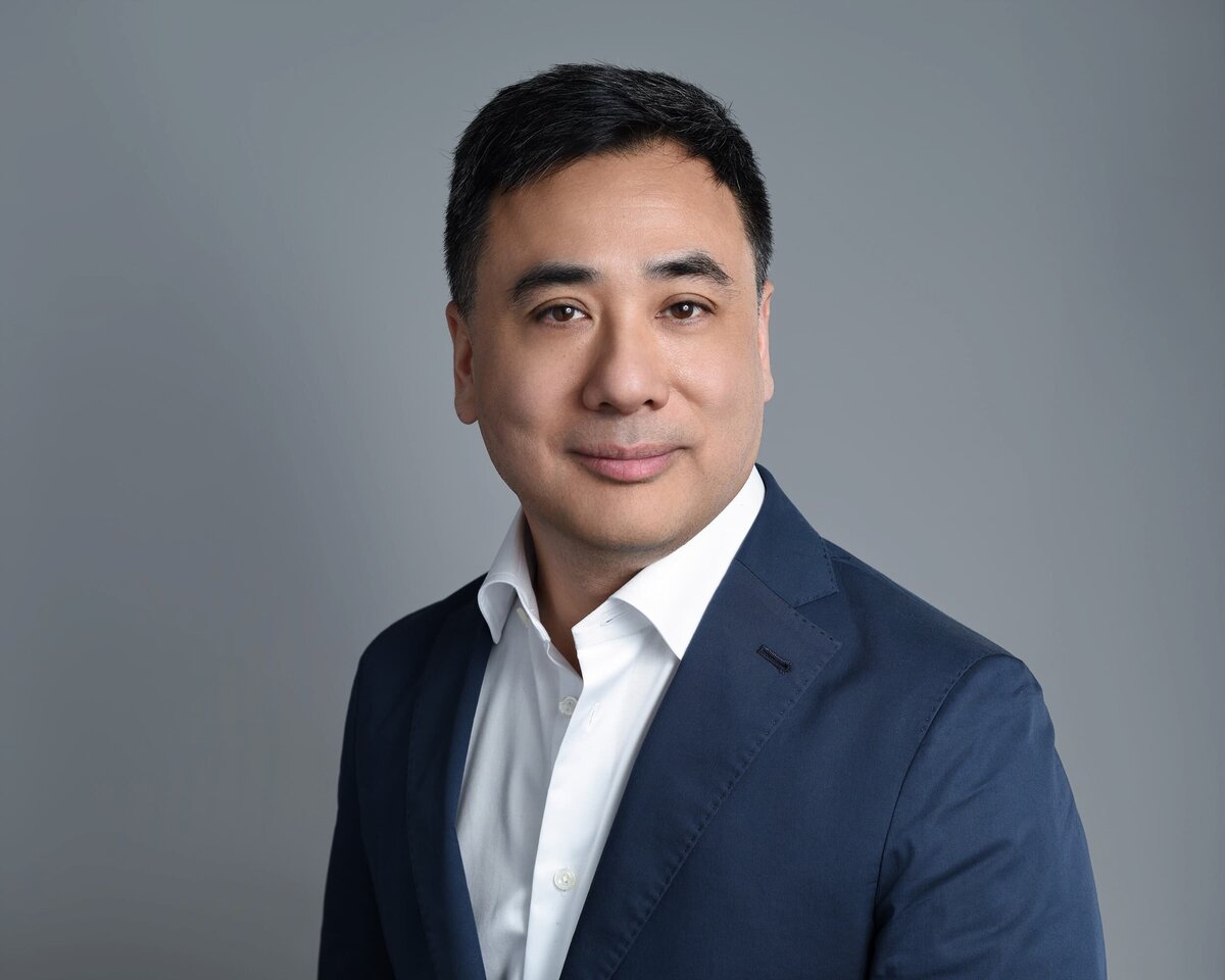 Traditional business portrait of a man in a gray suit, professionally taken by a Toronto headshot photographer.