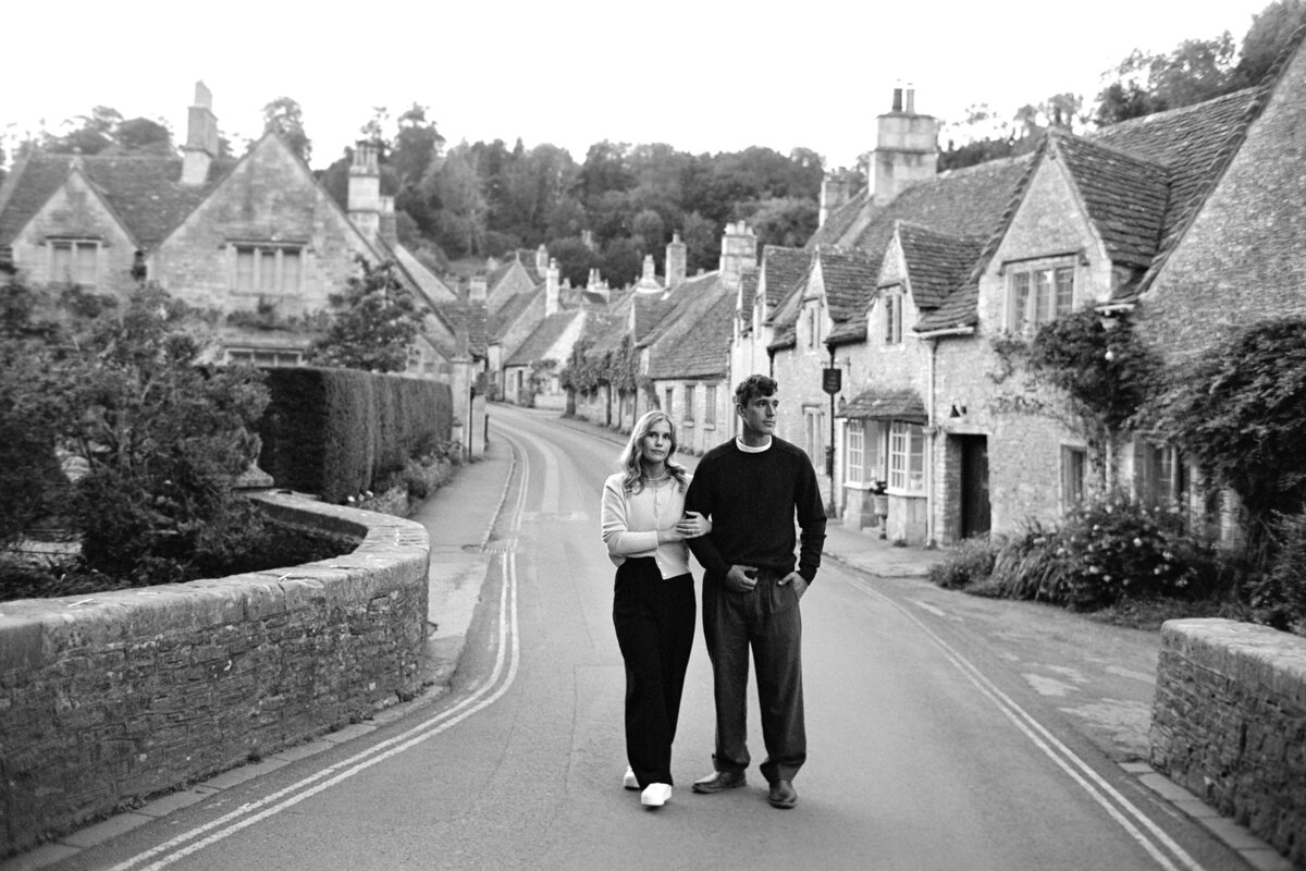 castle-combe-couple-portraits-analogue-12