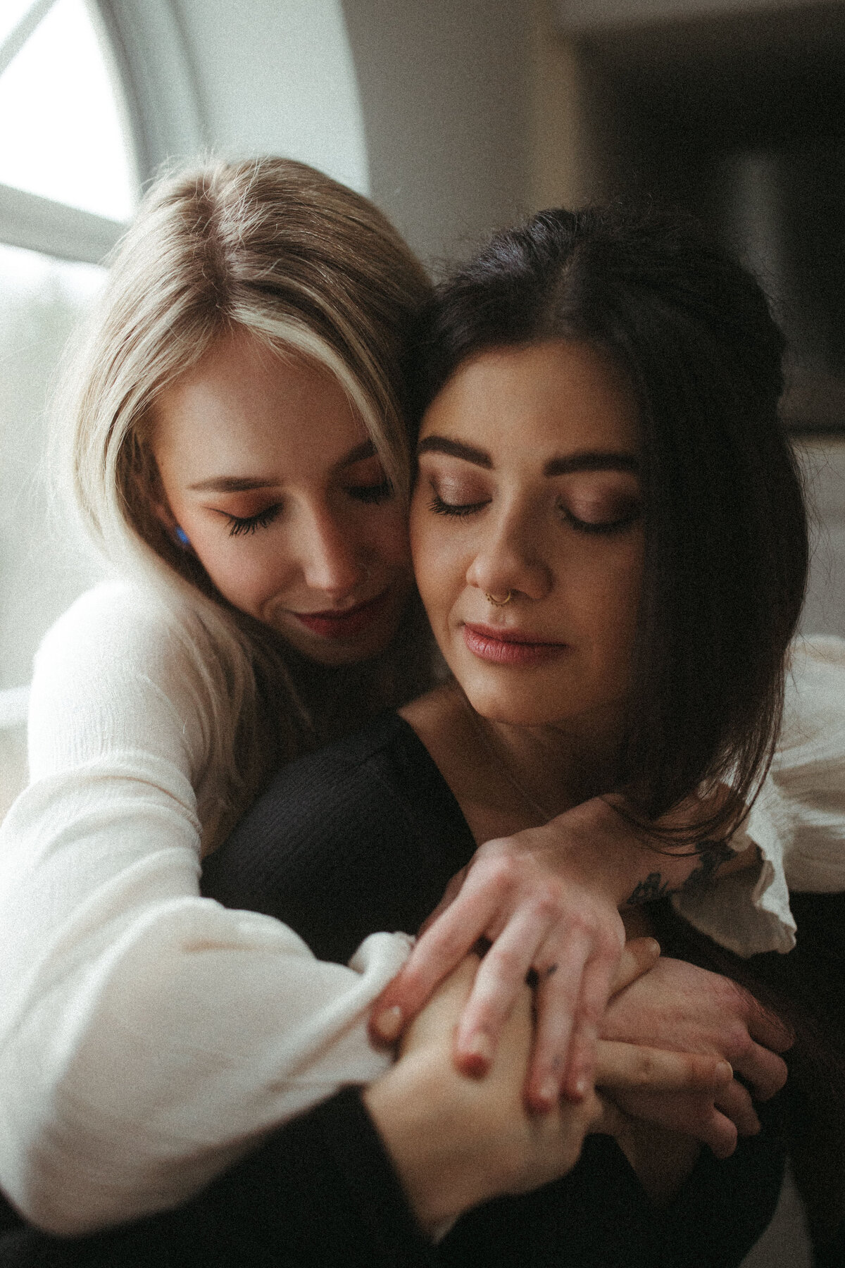 intimate-in-home-lgbtq-couple-bestfriend-portraits-lowres-1