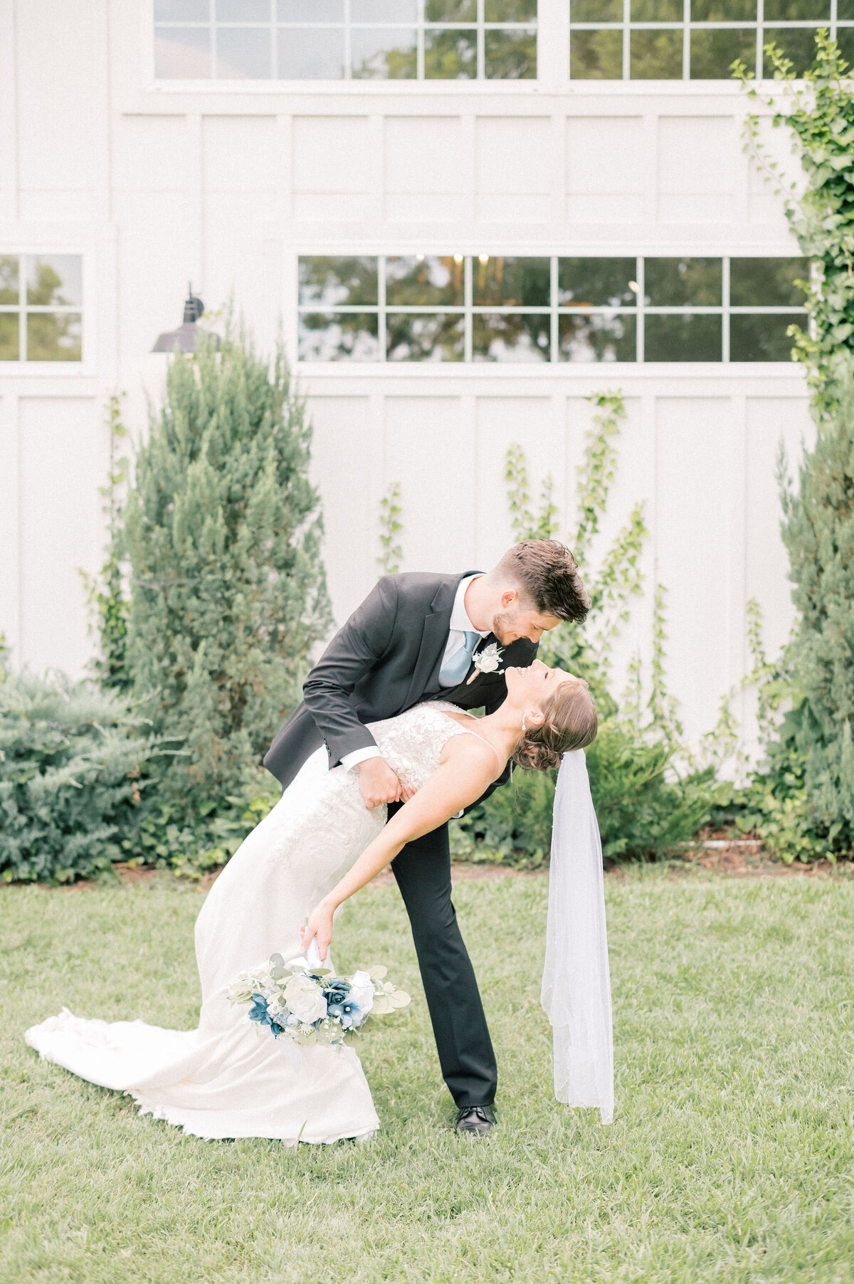 Fort Worth Wedding Photographer  DFW Photographer Rae De Lain Weddings Light and Airy (11)