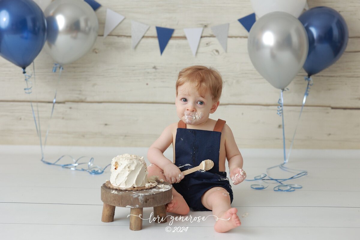 lehigh-valley-photographer-lori-generose-lg-photography-first-birthday-cake-smash-boy-pittsburgh-pa