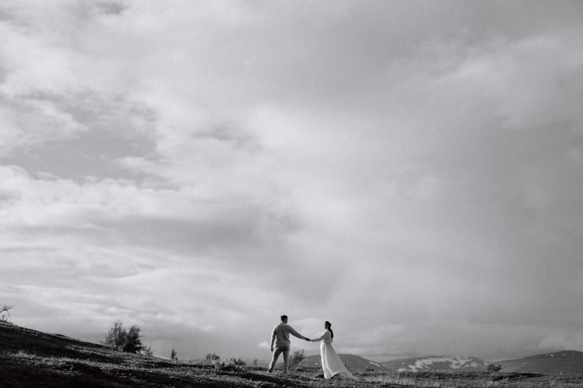 autumn-wedding-kiruna-lapland-photographer-elopement-björkliden-bröllop-bröllopsfotograf_5