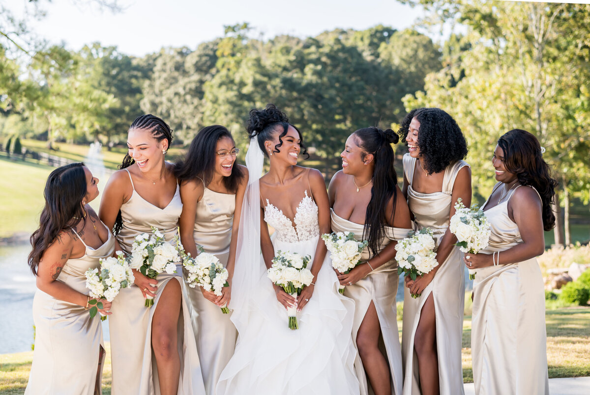 The-Revere-Venue-Receptioin-bride-and-bridesmaids-portraits
