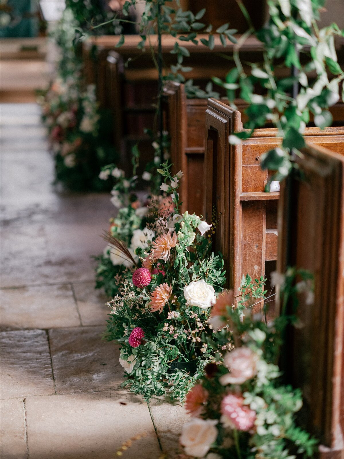 MadelineGeorge_Ceremony_0300_Wizz & Wild Wedding Florals