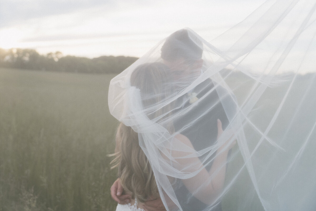 la-pointe-wedding-somerset-wisconsin-documentary-true-to-tone-midwest-photographer