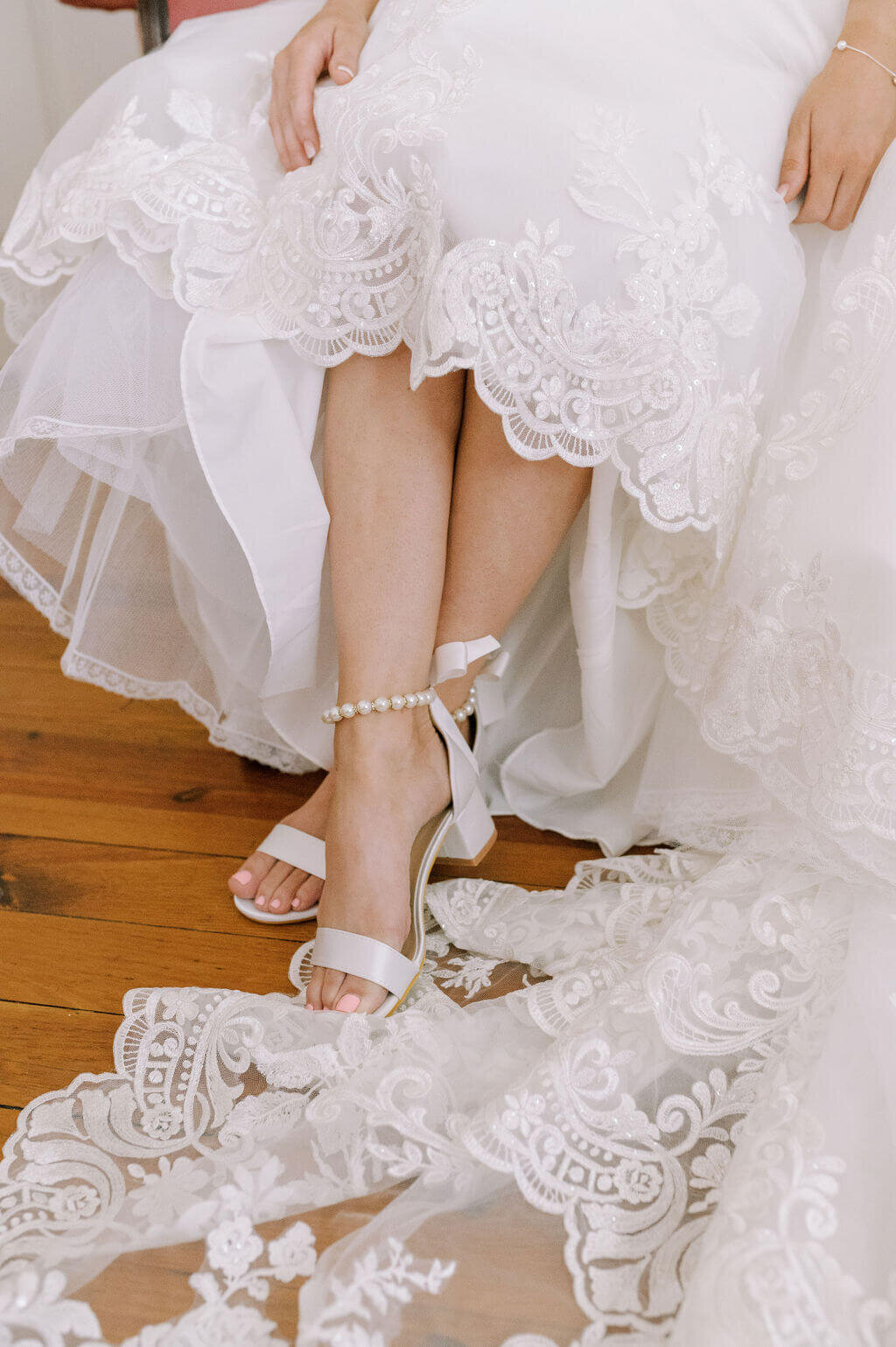 Bridal shoes with pear anklet