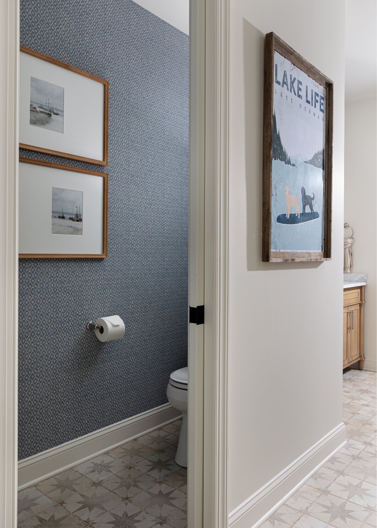 ads_walkinghorse_primarybath_4