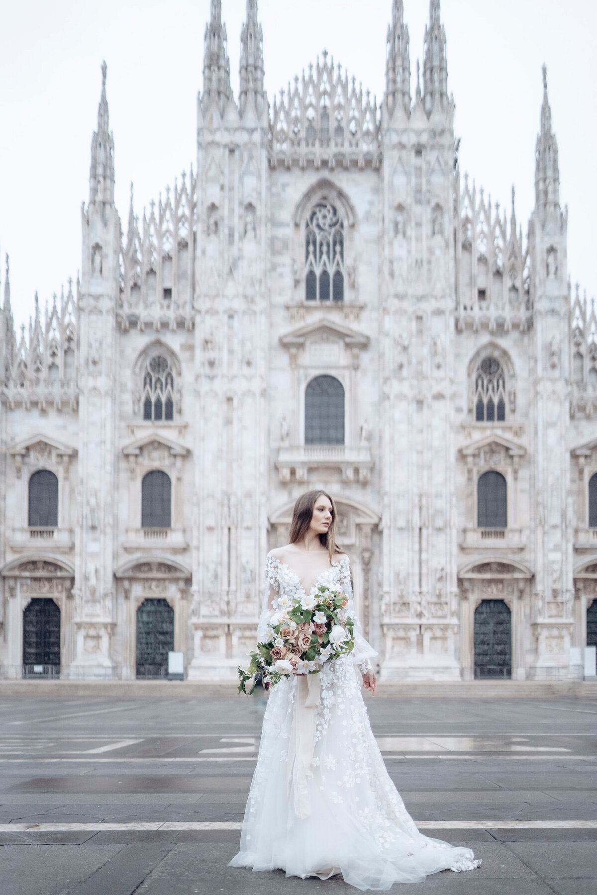 024-Milan-Duomo-Inspiration-Love-Story Elopement-Cinematic-Romance-Destination-Wedding-Editorial-Luxury-Fine-Art-Lisa-Vigliotta-Photography