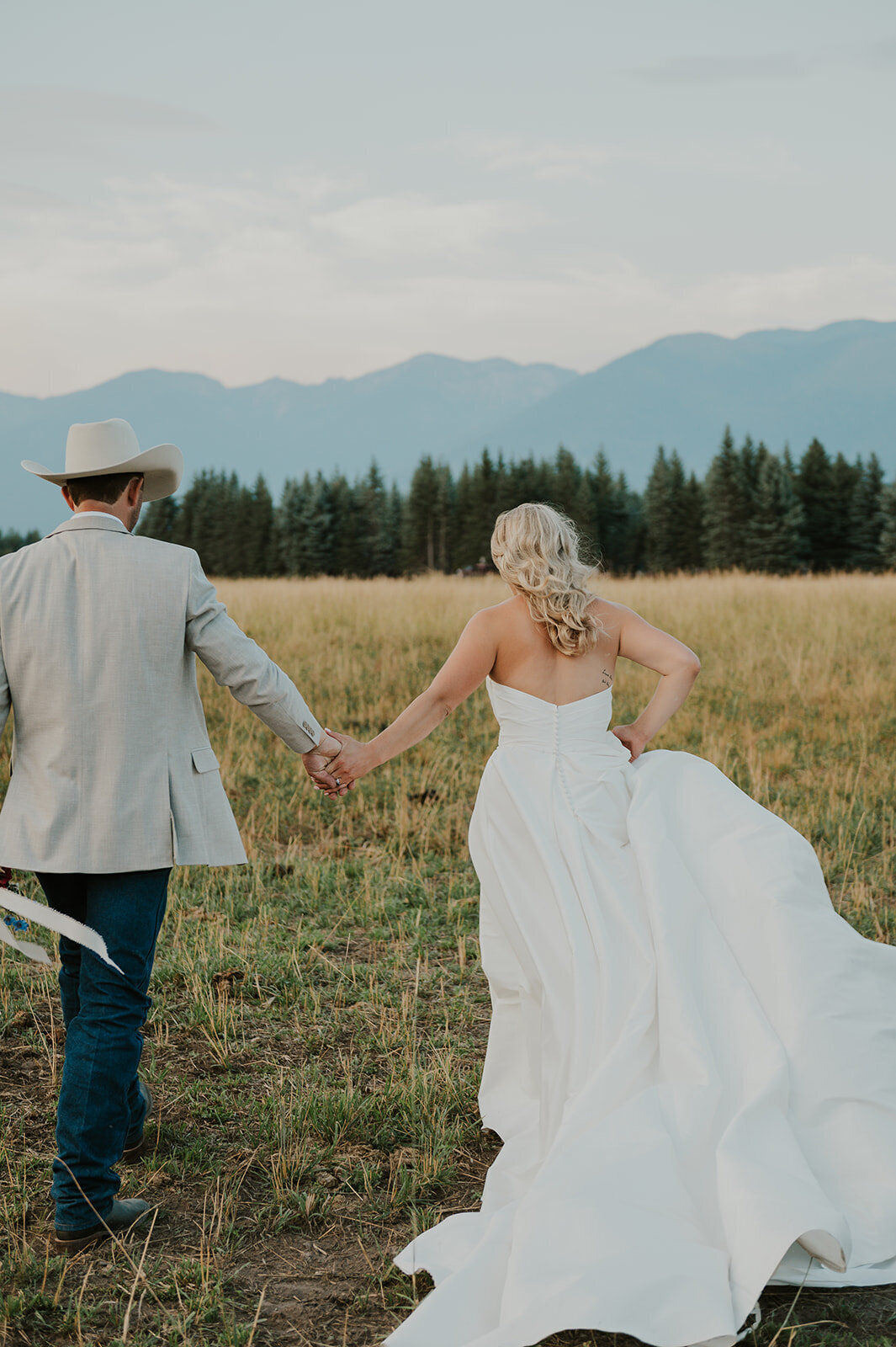 presley-gray-luxury-western-montana-wedding-8720