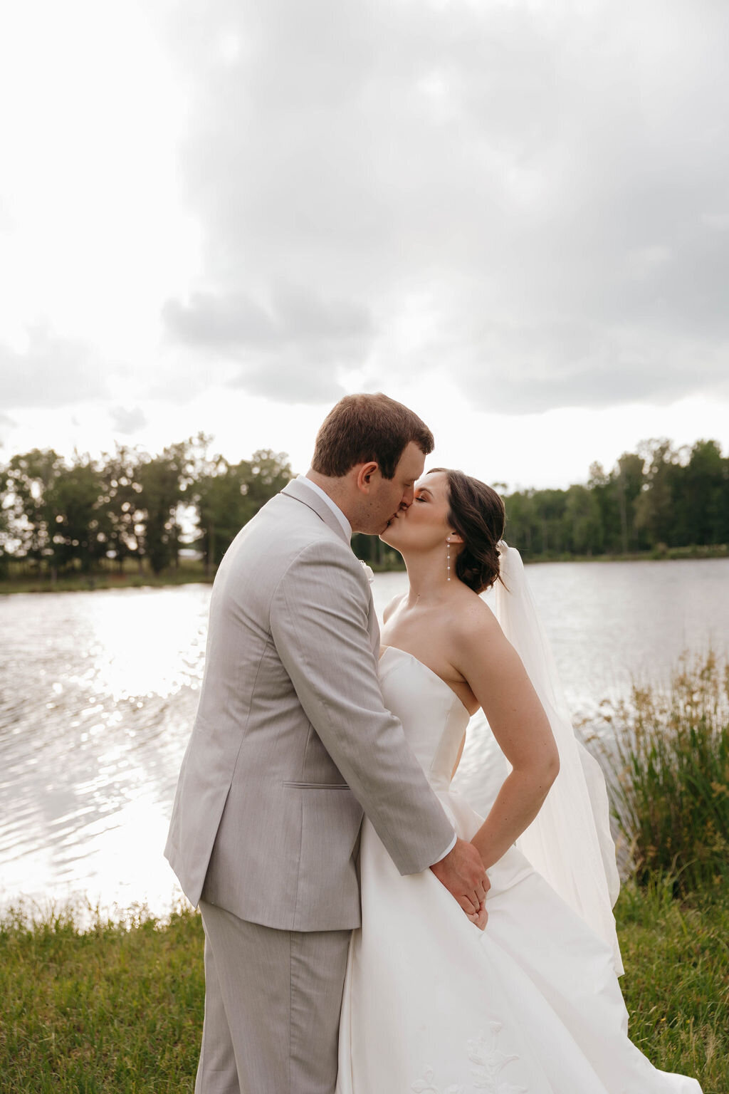 Emily-Hayter-Georgia-Wedding-Photography-Bride-and-Groom7208